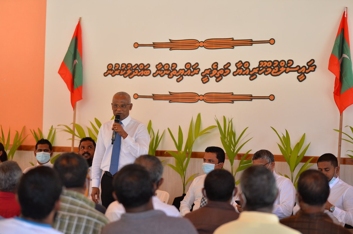 Javiyani_MV's tweet photo. ރައީސް އއ. އަތޮޅުގެ ބައެއް ރަށްތަކަށް:

އއ. މަތިވެރިއަށް ވަޑައިގެން އެ ރަށުގެ ރައްޔިތުންނާއި ބައްދަލުކުރެއްވުން. މި ބައްދަލުކުރެއްވުމުގައި ރައީސް ވަނީ ރަށަށް މިވަގުތަށް އެންމެ މުހިންމު ކަންކަން އޮޅުންފިލުއްވާފަ

#JazeeraLIVE https://t.co/EoEaUhJ6PA