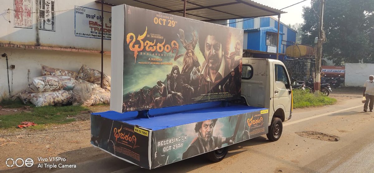 SuperstarAslam's tweet photo. #Bhajarangi2 In theatres this Oct29th🔥..!!!

Mobile Van Promotions Starts

@NimmaShivanna @NimmaAHarsha @ArjunJanyaMusic #BhavanaMenon
@JayannaFilms
@aanandaaudio @nammasuperstars @StarKannada1
@SuperstarAslam
#Shivanna #DrShivarajKumar
#Bhajarangi2OnOct29 #ShivuaDDa https://t.co/jh7GjYiTec