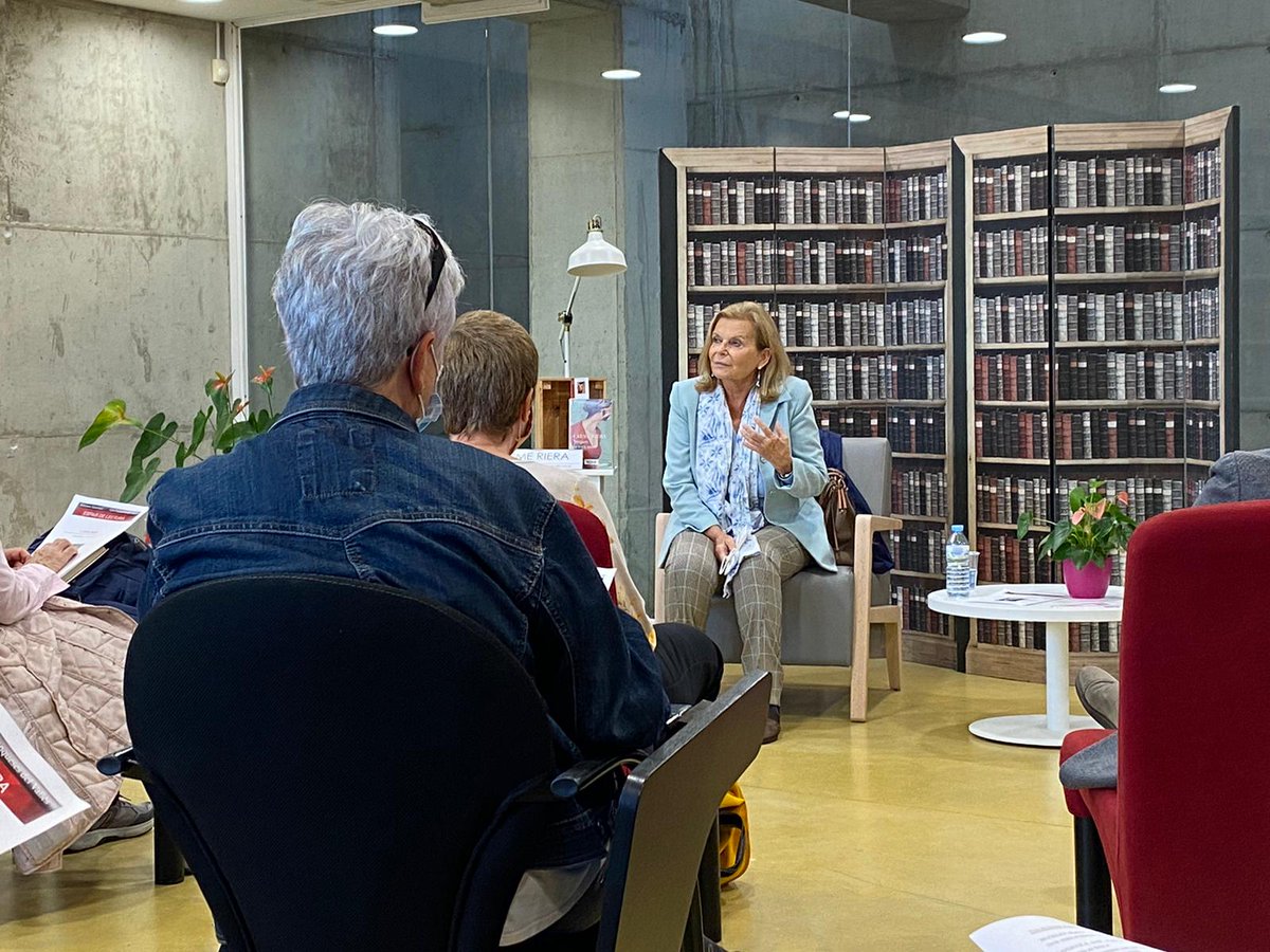 Molt interessant la visita de l’autora Carme Riera a la Biblioteca de Bellavista. La propera sessió serà el 4 de novembre amb l’escriptor Manuel Vilas #cultura #LesFranqueses #jxlf #juntsxcat #somdelesfranqueses #capalfuturambfermesa