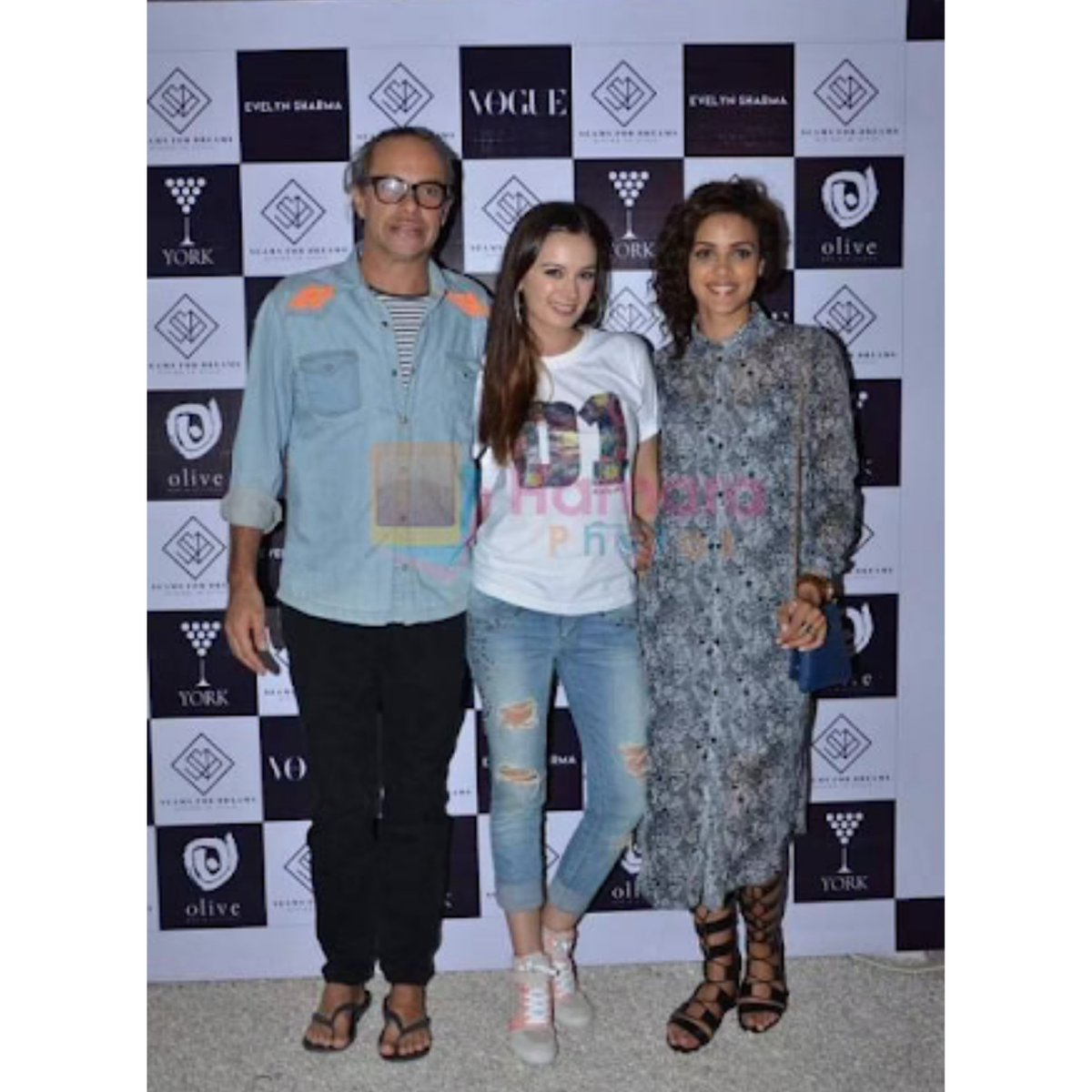 SFD founder <a href="/evelynsharma/">moi</a> along with SFD Supporters! Sincerely thanks everyone for the outpour of love and support we’ve received during our charity events.

#SFD #seamsfordreams #giveinstyle #sustainablefashion #responsiblefashion #createchange #prelovedclothing