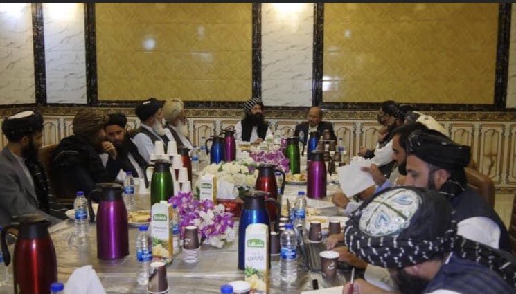 IhsanTipu's tweet photo. Pakistani ambassador to Afghanistan along with Afghan Minister for Refugees Haji Khalil Haqqani is presiding a ministry meeting in Kabul. 👏 https://t.co/SCXjwtGHhF