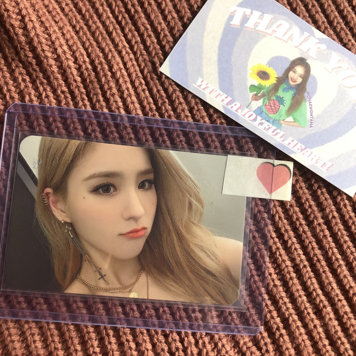 yuijnr's tweet photo. heejin arrived !! thank you so much @dearjoyfully ππ super secured packaging !! #colorsofjoyfully :)) https://t.co/xsQQ1GYFo2