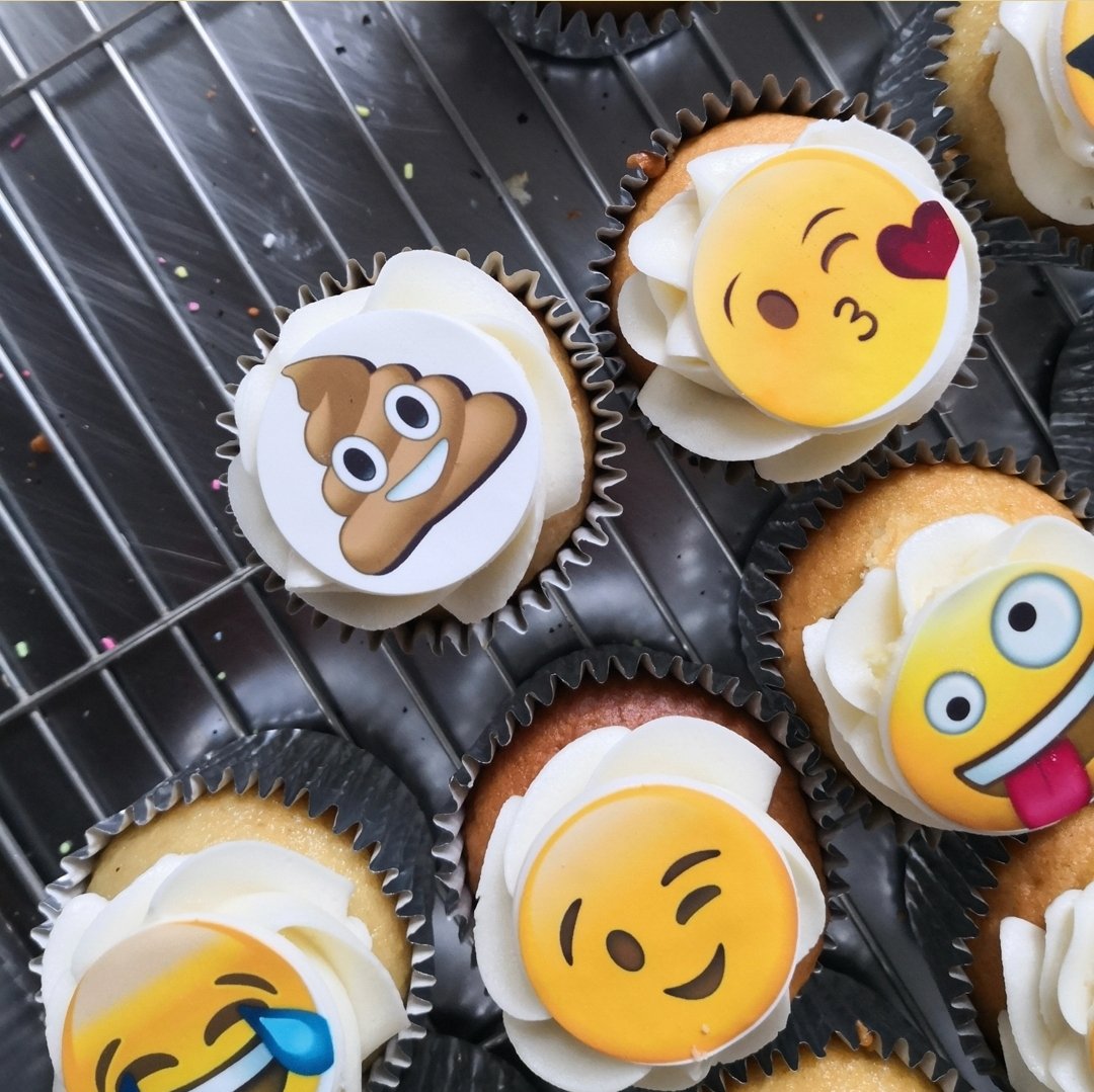 thecupcakeking's tweet photo. 😁🧁 https://t.co/JZe4SH8edZ