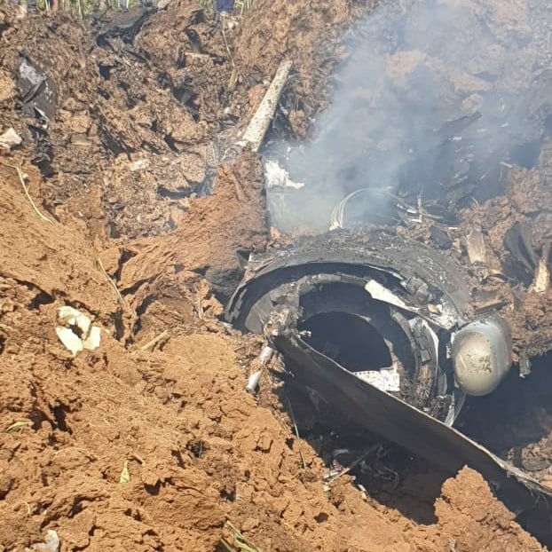 timesofindia's tweet photo. IAF jet crashes in Madhya Pradesh's Bhind district, pilot safe 

READ: https://t.co/wWnhiEDGkv https://t.co/VvE5apa8du