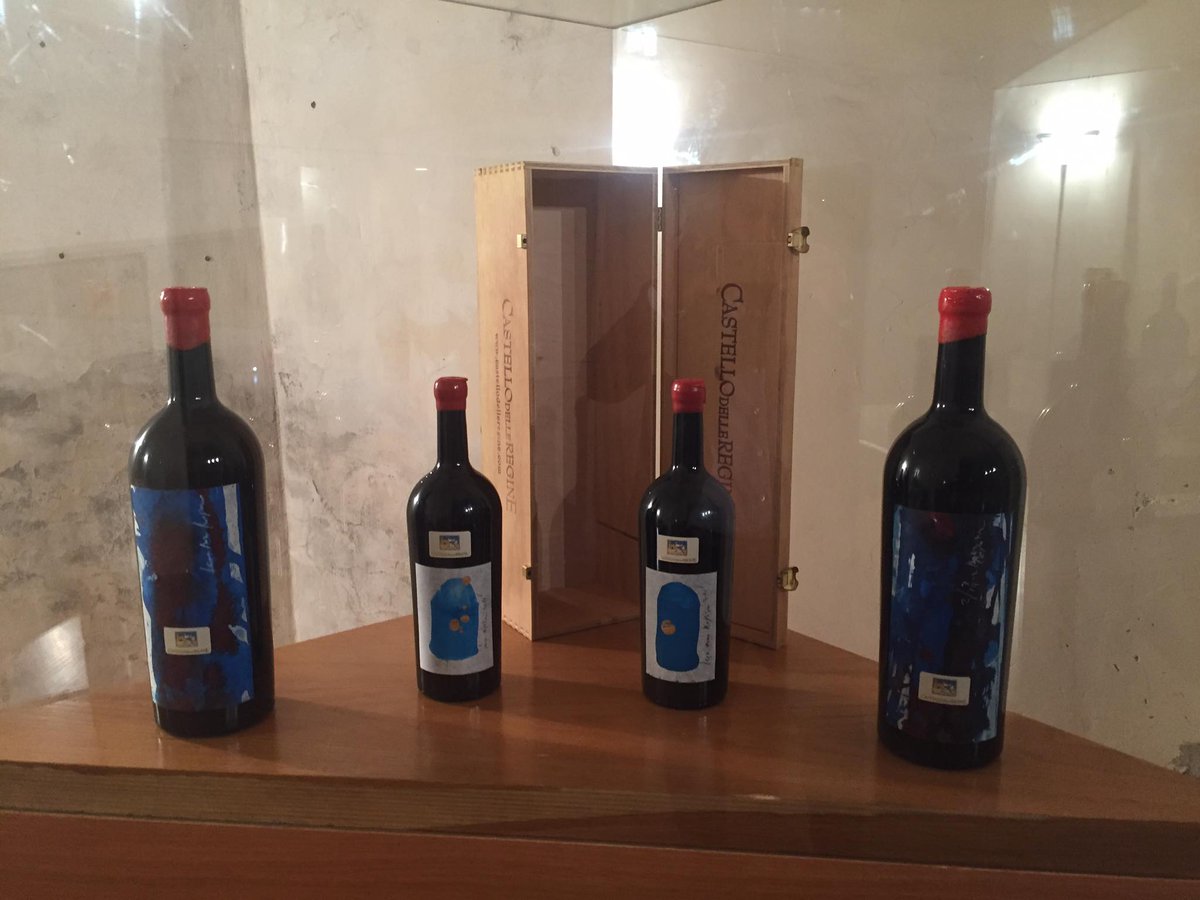 CastellodelleRe's tweet photo. @CastellodelleRe 

Tutto ebbe inizio con l’acquisto di una proprietà intorno al Castelluccio Amerino dominante la Valle delle Regine. A quei terreni se ne aggiunsero altri, fino all’estensione attuale di 400 ettari di cui 200 a bosco, 75 vitati e 20 coltivati ad ulivi. https://t.co/ZMwymC7buW