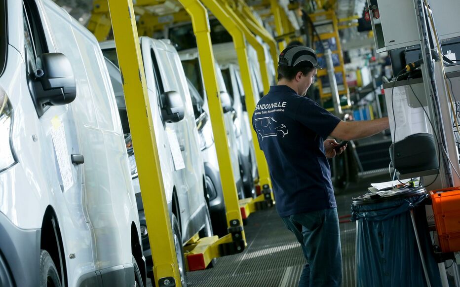 jclvallee1's tweet photo. #CHUT!đ«đ·đLa pĂ©nurie de semi-conducteurs met la moitiĂ© des usines #Renault Ă lâarrĂȘt. Ainsi, le site de #Sandouville (Seine Maritime) est fermĂ© pour au moins quinze jours, celui de #Batilly (Meurthe et Moselle) pour une semaine alors que leurs carnets de commande sont pleins. https://t.co/C91VAb64Gv