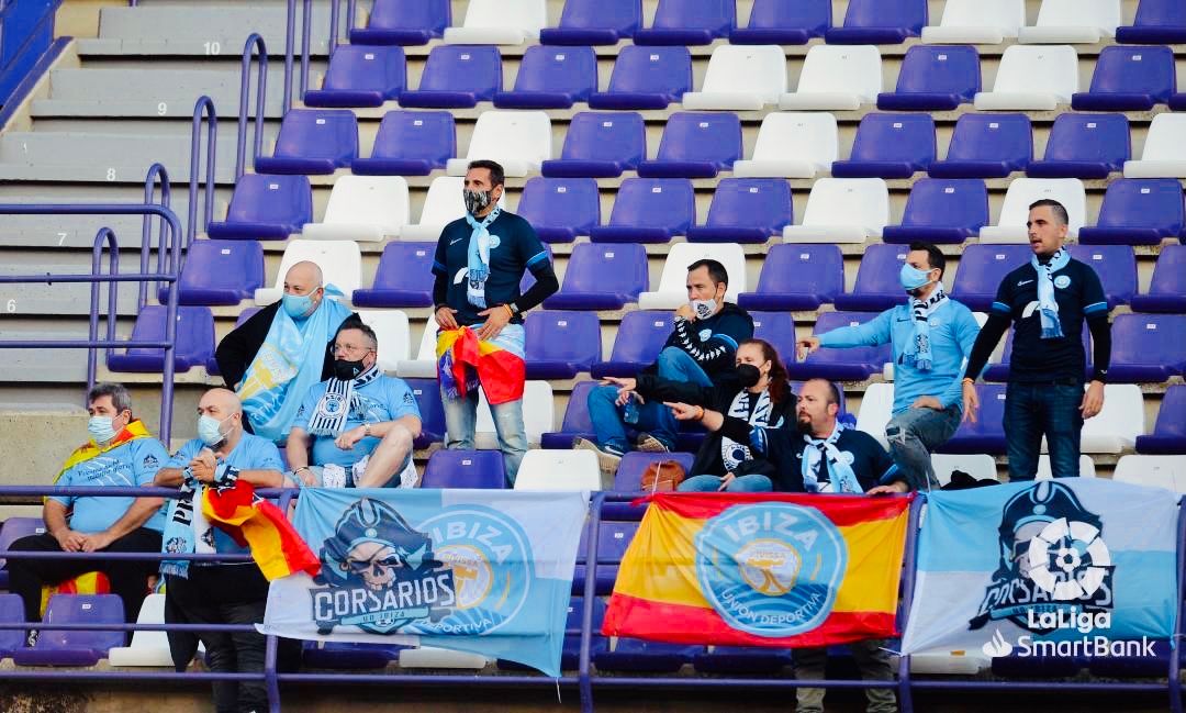 CorsariosIbiza's tweet photo. Nuevo desplazamiento de la peña Corsarios al estadio José Zorrilla, y del cual nos traemos un punto que sabe a oro.
Agradecer públicamente a la @ibizaud por la organización, y a todos los trabajadores del @realvalladolid por su amabilidad y el buen trato recibido. 
#peñacorsarios https://t.co/3lh4DRU23V