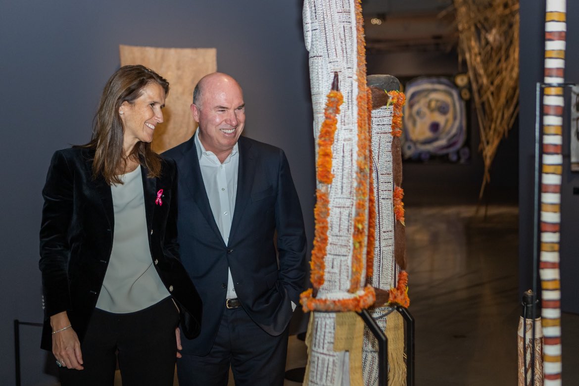 Sophie_Wilmes's tweet photo. À l’invitation de l’ambassade @AustraliaEU 🇦🇺 immersion dans l’art et la culture aborigènes et cet univers onirique, exposés en ce moment au Musée Art et Histoire @ArtHistoryBRU. Encore une preuve de la diversité de l’offre culturelle à #Bruxelles. https://t.co/4OibgLm065