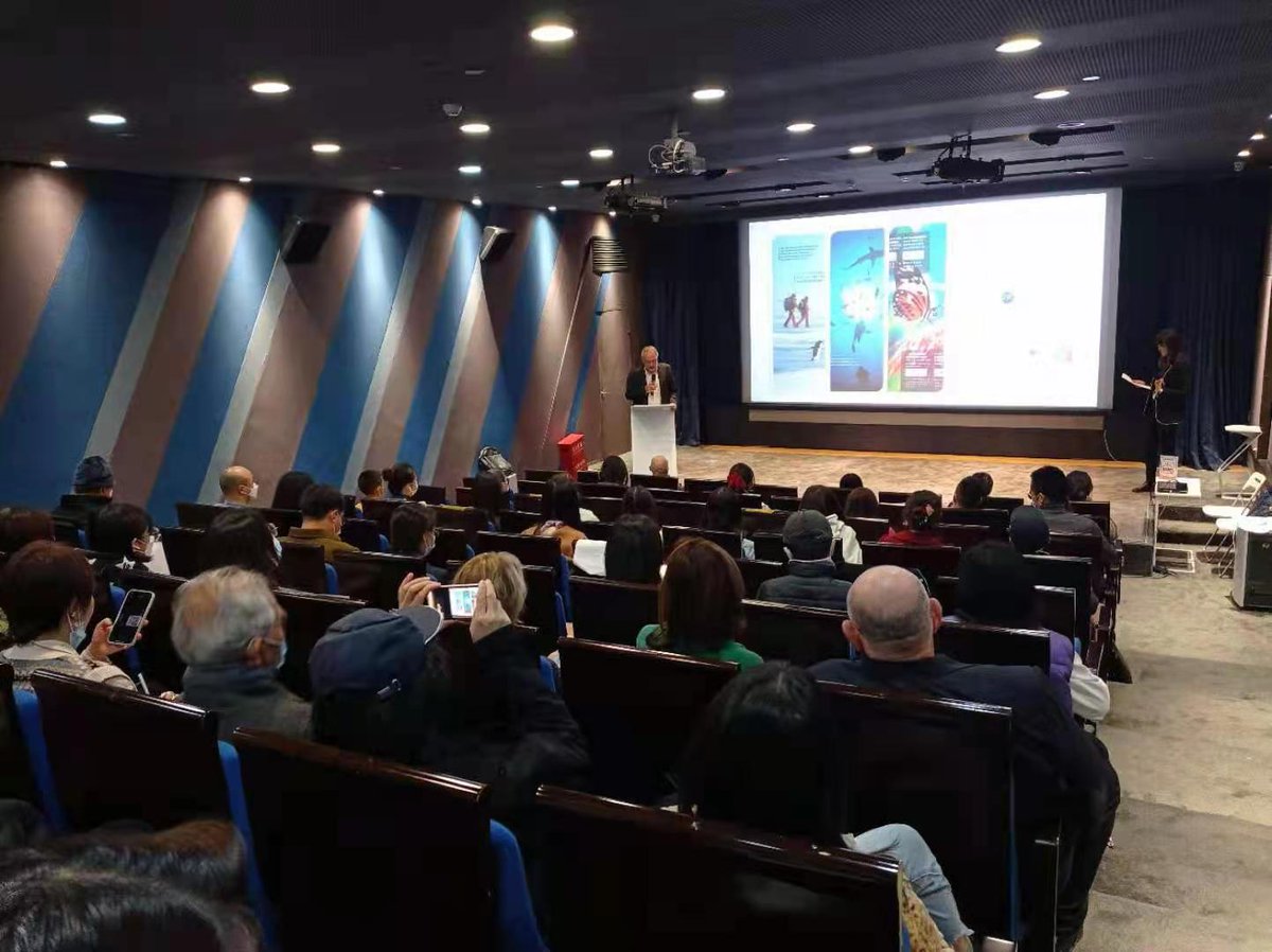 Projection du film "Antarctica, sur les traces de l'empereur" dans le cadre du Mois franco-chinois de l'Environnement. #CNRS_international #MFCE