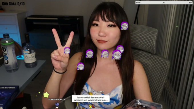 I'm live!!! How was your day? Come hangout with us and relax for the night!!  https://t.co/lWujWPsroK