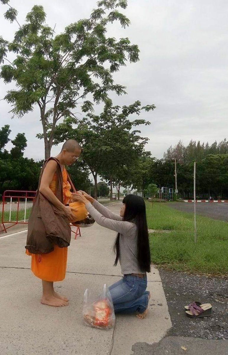 noot_cha's tweet photo. #วันออกพรรษา​ #Thailand
#เอาบุญมาฝาก
วันนี้วันพระใหญ่​ ขึ้น​ ๑๕  ค่ำ​ เดือน​ ๑๑​ ไปทำบุญแล้วอุทิศให้กับหมู่ญาติที่ล่วงลับไปแล้วกันค่ะ https://t.co/60TnkS8Hio