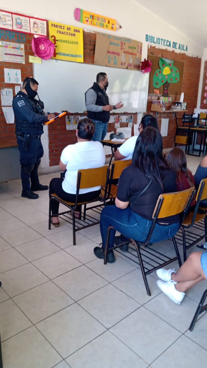 cspcsaltillo's tweet photo. Integramos a los grupos de WhatsApp al personal docente de escuela Horacio del Bosque Dávila, ubicada en Parajes de Santa Elena, así como a las madres de los y las estudiantes. ¿Quieres formar parte de ellos? Llama al 844 4872512  @SaltilloGob @manolojim @FedericoFdz1 https://t.co/BMvVq1b1rM
