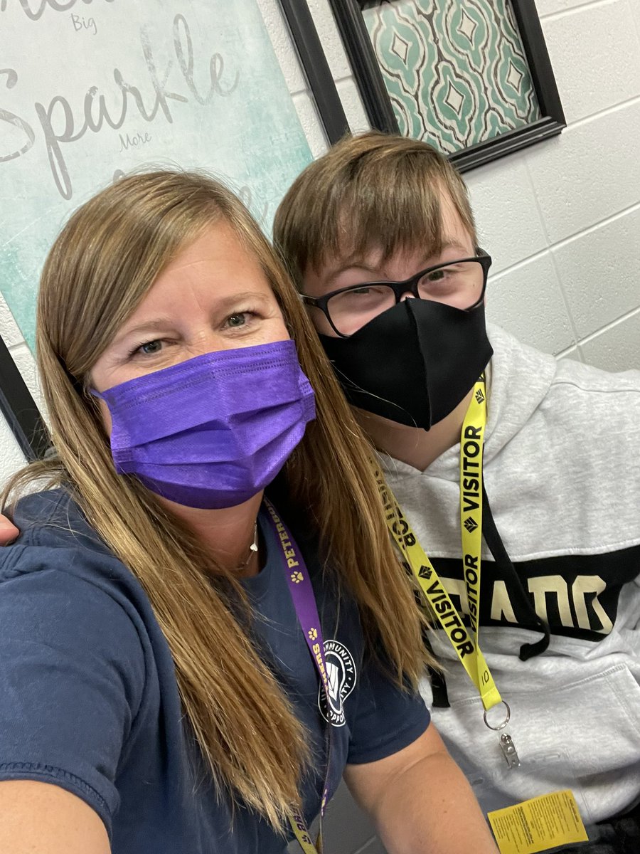 WitkowskiRachel's tweet photo. Love when you get a chance to see former students. So proud!  #ForeverFalcons   @204STEPS_Eagles @GrahamElem204 #UnityCommunityOpportunity #2gether204 https://t.co/aczwVydxOl