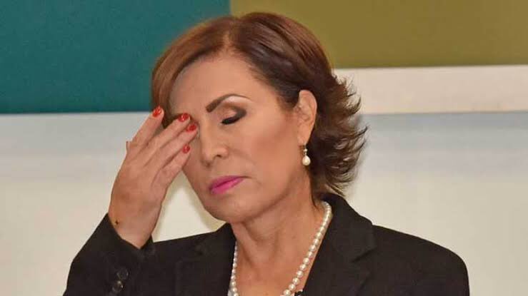 Miriam_Junne's tweet photo. La ladrona que se robó el pan de la mesa de los más desamparados en este país, permanecerá en la cárcel, el agravio que cometió a la nación es inmenso. Pero prefiere la cárcel antes de delatar a sus cómplices. De ese tamaño es su amor al poder y al dinero. Prefiere la cárcel. https://t.co/npYBaSRlmc