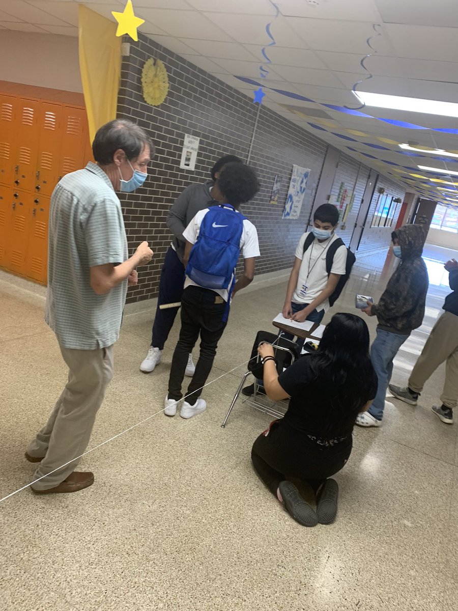 DonaldEducator's tweet photo. Salutations to #JohnnyFord #1stYearTeacher #IPC #Planning &amp; #ComprehensiveMotionLab #Including5Formulas @AldineISD @EarlieXwilliams @AISD7_12Science @AldineSTEM @tdavis_aldine @XMRaldine @drgoffney @KatyRoede @WarfordMatt @stredit @NimitzHS_AISD @2LoveMoore https://t.co/flDoCqP3FG