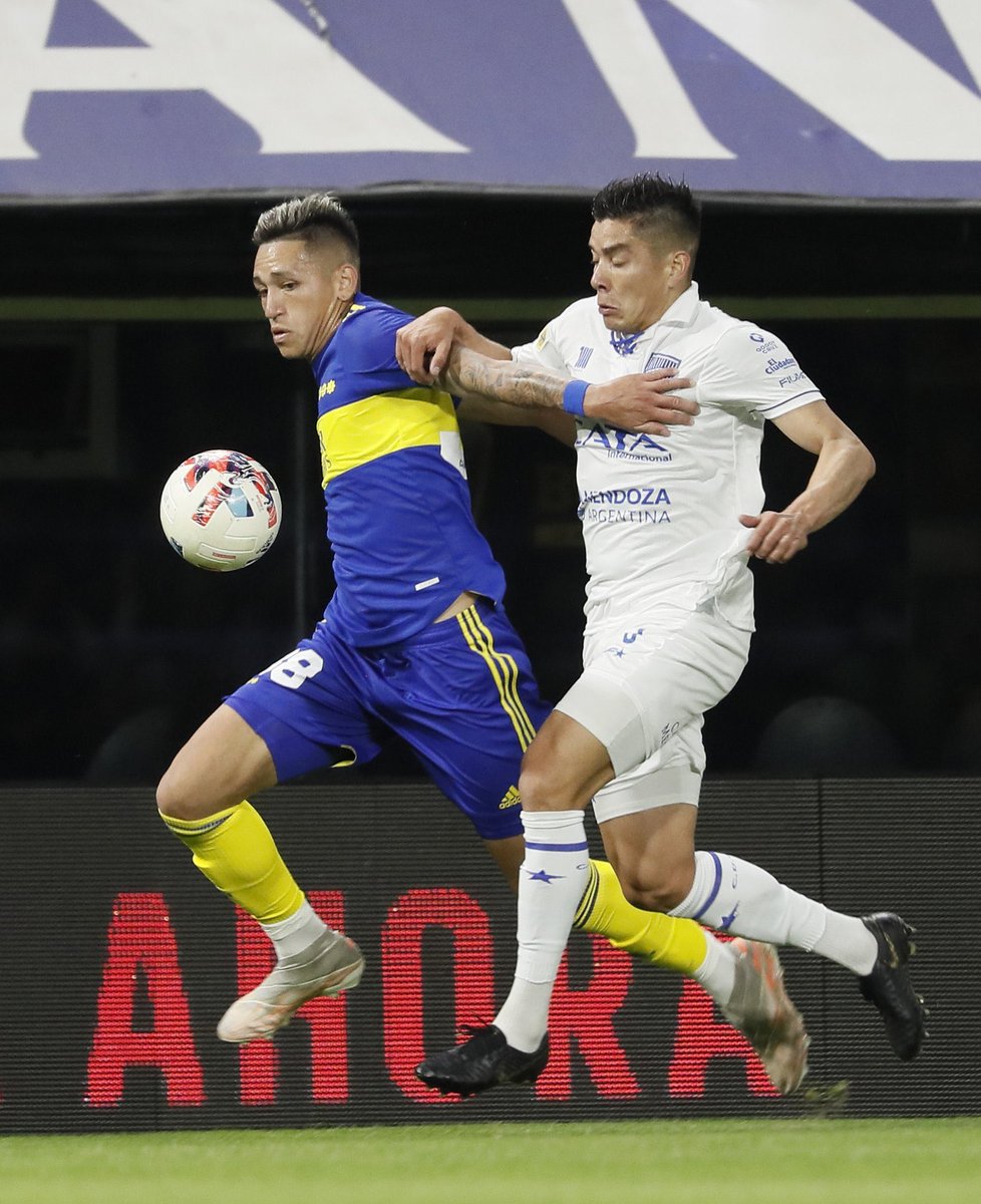 xeneizedprimera's tweet photo. GANOOOOOO #BOCA! El xeneize en zona #Libertadores en 3era posición , 3er partido que el xeneize da vuelta un partido. 2 a 1 a Godoy Cruz con goles de #Fabra y nuevamente #Vazquez que le cortaron el invicto a los mendocinos y #BOCAVA.
🥇#Vazquez
🥈 #Fabra
🥉#Almendra
🏵 #Pavon https://t.co/wkg8Y2wTAb