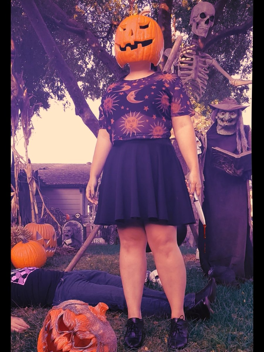 Basicavocados1's tweet photo. It's about time I got rid of him 🔪🤭

#spookymonth #pumpkinhead https://t.co/VnuN1lYdoG