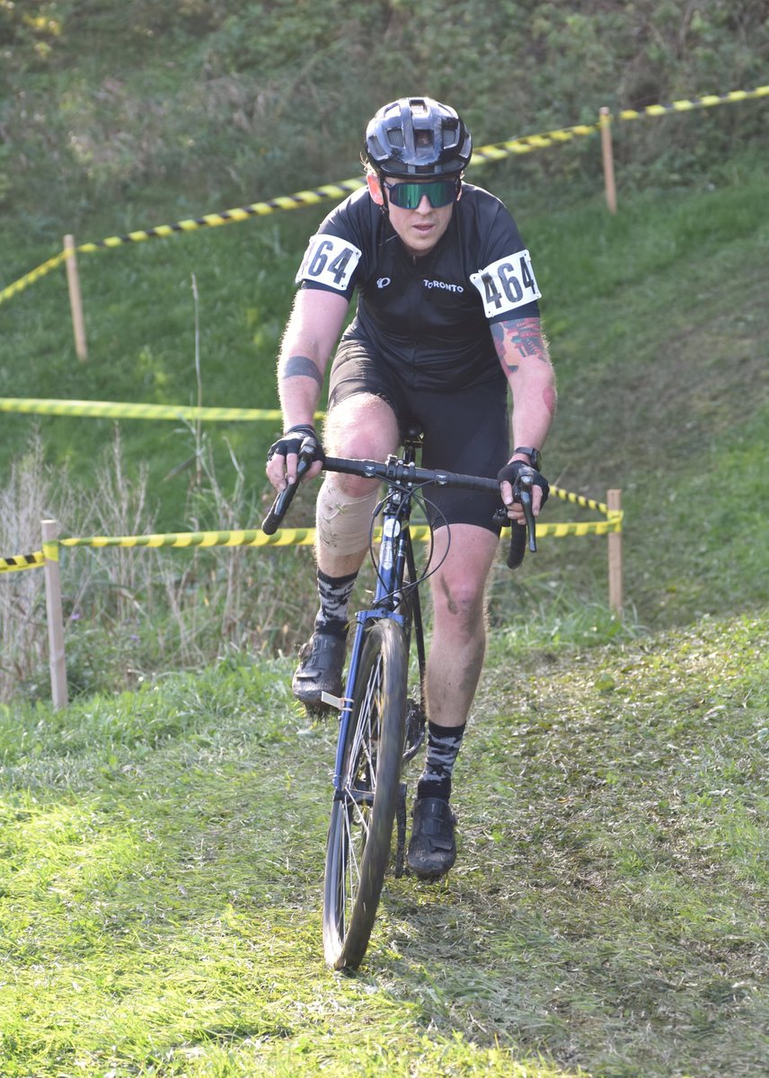 midweekcycling's tweet photo. Can confirm: @TheBikingLawyer did a bike race last weekend. @BikesOnWheels #cyclocross #crossishere #bikeTO 📸: Lauren Daniells https://t.co/KLVZjqpu2G