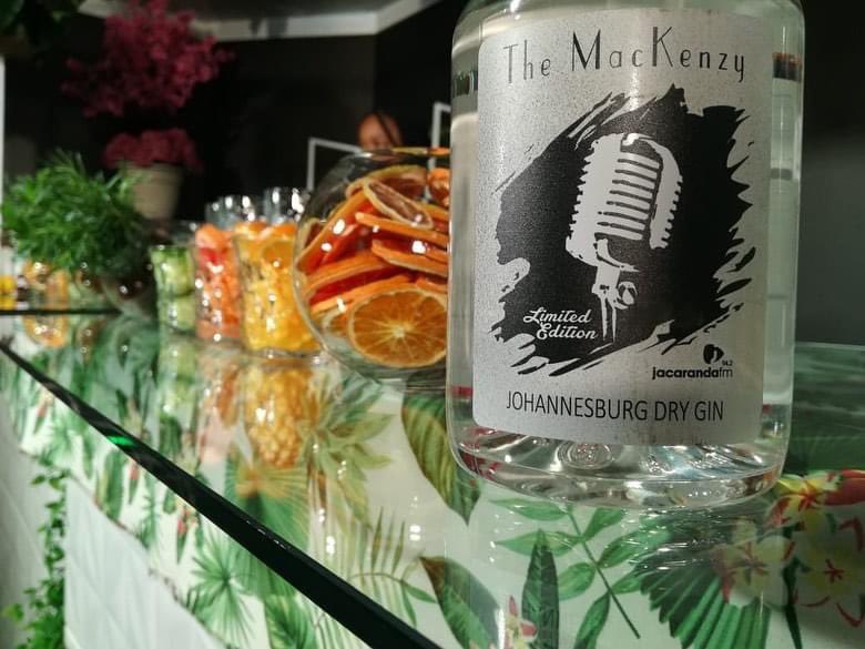 EventcastSa's tweet photo. Thristy Thursday with @MackRapapali
#Eventcast #Eventcastsa #Eventcaststudio #MackRapapali #Hellodaar! #TheMackenzy #GinThursday #Limitededition #Johannesburgdrygin #TBT #Thirstythursday https://t.co/6iZCGUeMST