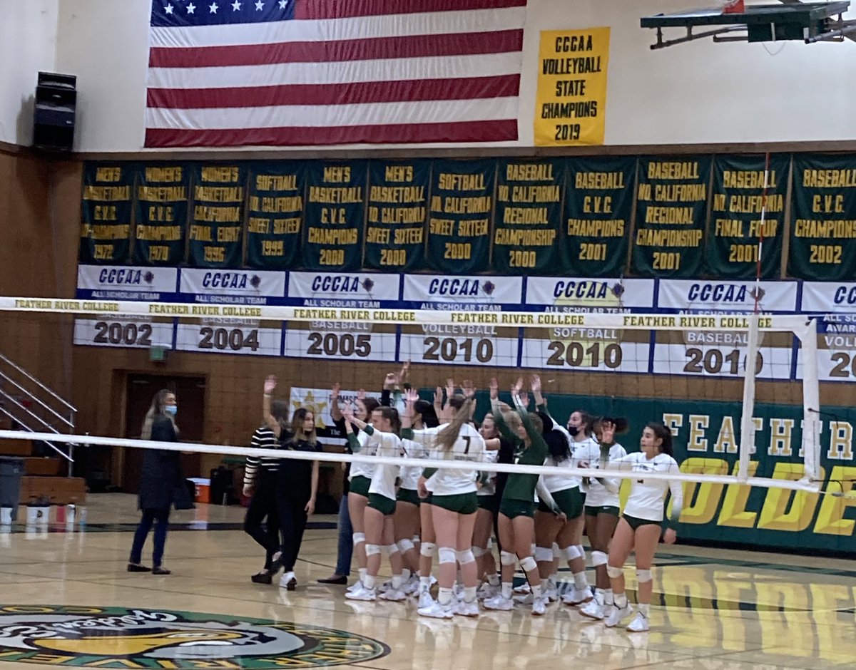 FRCPrez's tweet photo. Golden Eagles keep #GoldenValleyConference streak alive with 3 set win over @buttecollege. Good job ladies #flyEaglesfly #moreworktodo @cccwvca https://t.co/pg47ng4saj
