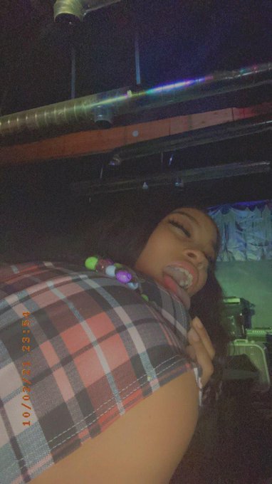 UnavailableTiny’s pics and videos