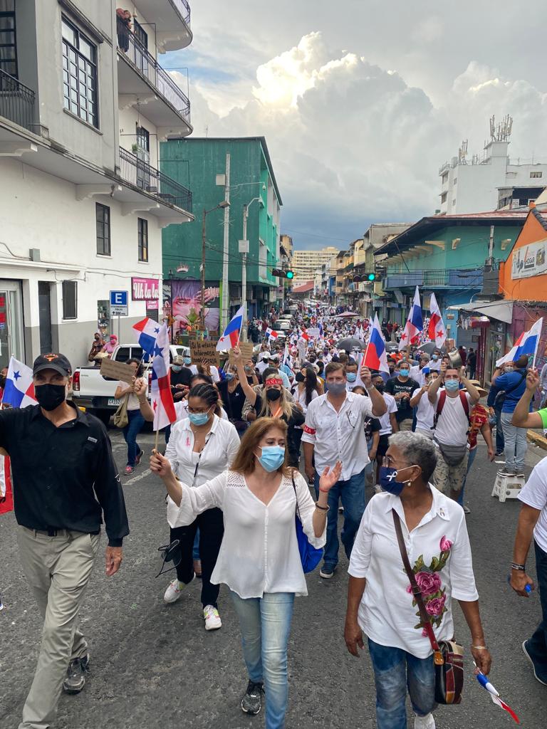 Este gobierno logró lo que nadie imaginó: crisol de clases en la misma marcha.  
¡Que sea la primera de muchas! #EstaLuchaEsdeTODOS 
#PuebloUnido