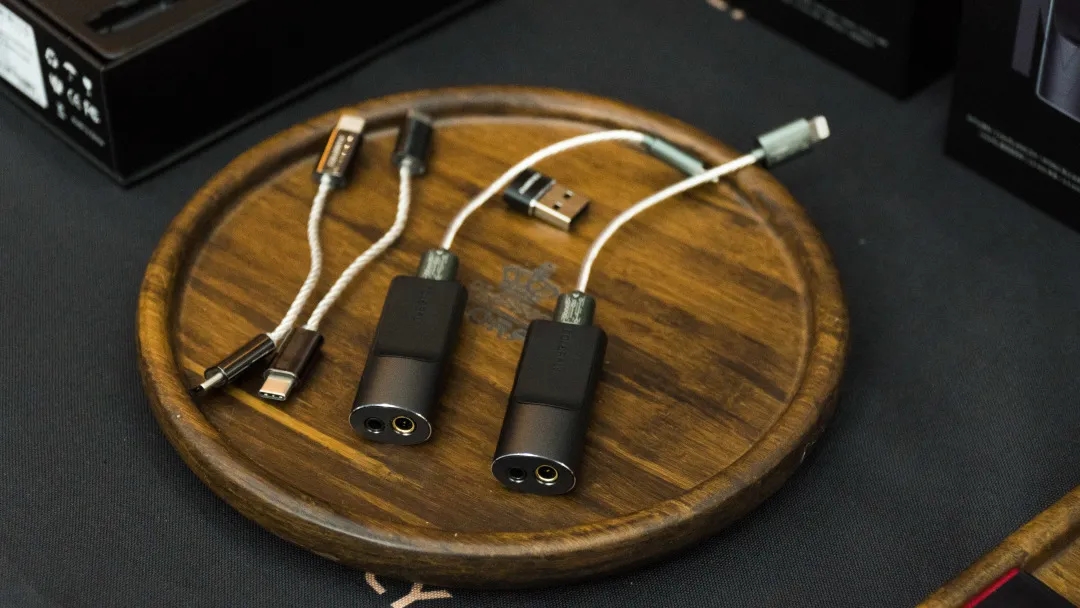 ddhifi_com's tweet image. On the initial release of #Colorfly USB DAC CDA-M1 in China, they made a special offer for the first 30 buyers who can get a free #ddHiFi Lightning Cable #MFi06S, which were soon sold out in less than 30 minutes.