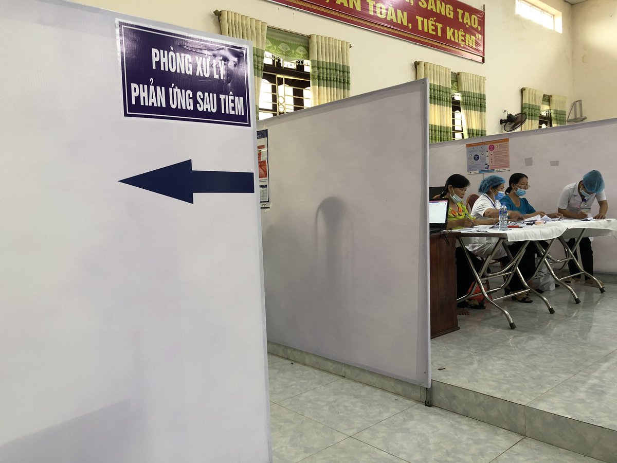 Phục vụ  tiêm chủng covid-19