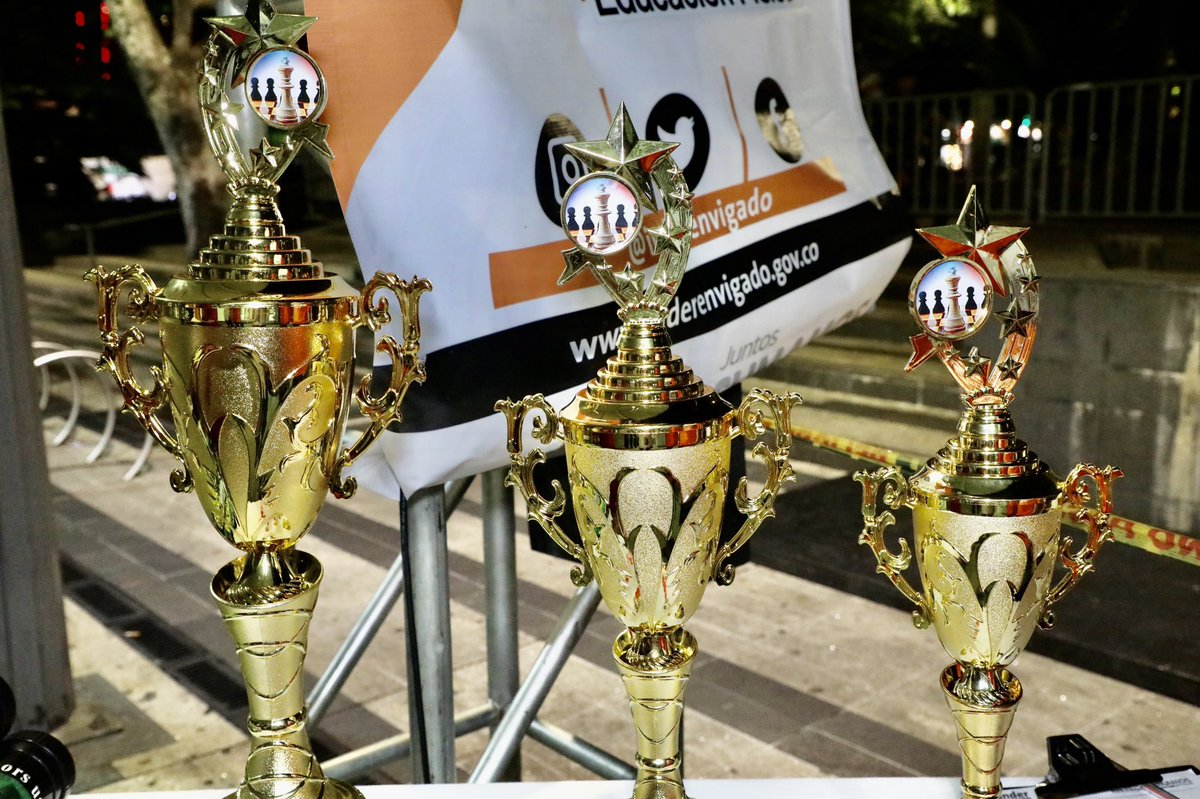 braulioEMarquez's tweet photo. ¡6 categorías premiadas en #AjedrezAlParque, donde Envigado los recibe y los aplaude! 👏🏆♟

Con la participación de 80 deportistas de diferentes municipios de Antioquia, se llevó a cabo este importante certamen para la Ciudad Señorial, por ser un deporte de tradición envigadeña https://t.co/3YASqcVnmQ