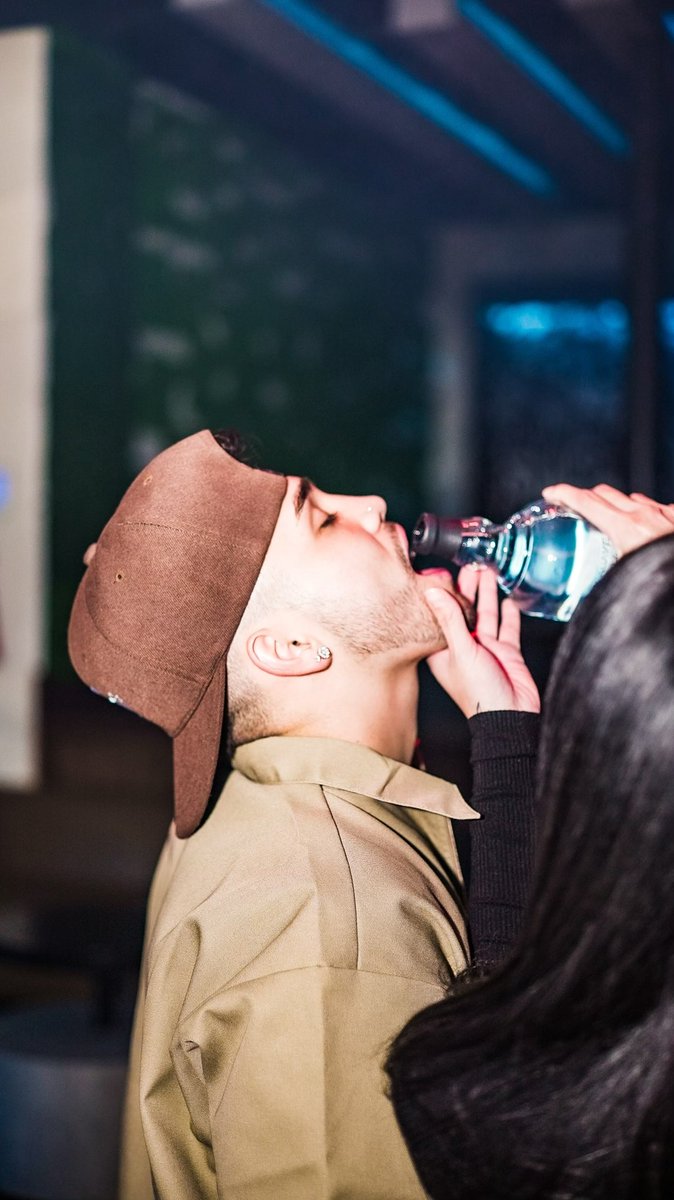 5’4 on a good day. tweet media