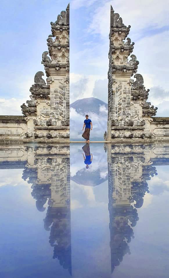Animaz15's tweet photo. @alanxelmundo Bali, la famosa foto de las construcción intersubjetivas a la que le adjudica un valor intrínseco!!! 🤣 https://t.co/NSsJGZ0CLw