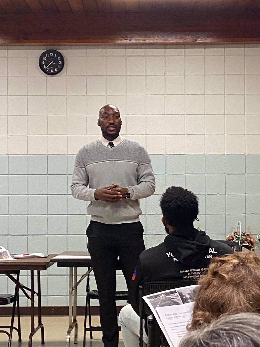 justin4nassau's tweet photo. A busy day today from appearing on Your Our Unity to talking with the Baldwin Oaks Civic Association and walking in East Massapequa. #baldwinoakscivicassociation #eastmassapequa #justin4nassau #bluenassau #voterowaalltheway https://t.co/DPIkXP4vqm