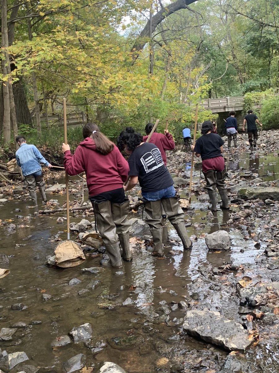MaestraRmrzG's tweet photo. Got our feet wet today on a field trip with Ms Kringle’s AP Enviro class. Thanks for letting me join! #Solorio #SunWarriors #ShineBright https://t.co/uG89sX5Tbo