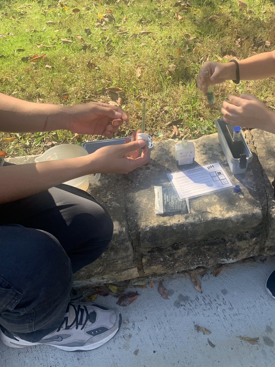 MaestraRmrzG's tweet photo. Got our feet wet today on a field trip with Ms Kringle’s AP Enviro class. Thanks for letting me join! #Solorio #SunWarriors #ShineBright https://t.co/uG89sX5Tbo