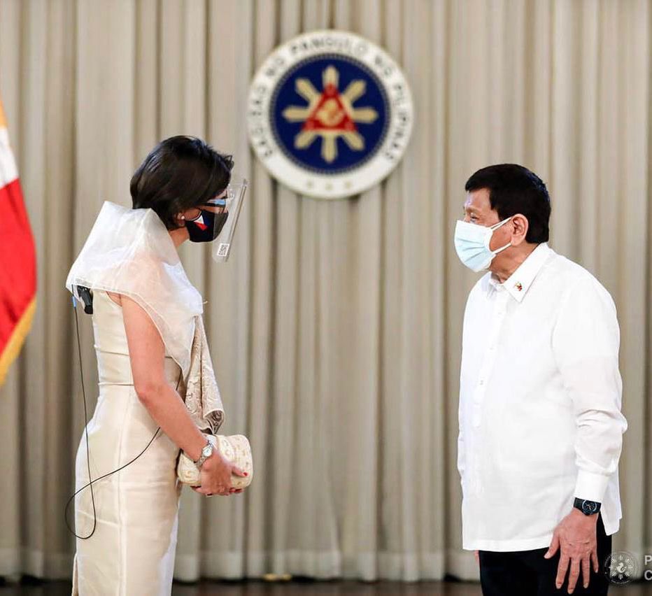 LaureBeaufils's tweet photo. I was honored to present my credentials to President Rodrigo Duterte yesterday. It is a time of great opportunity for the UK and the Philippines. I will uphold the trust placed in me by working tirelessly to further strengthen the deep partnership between our two countries. 🇬🇧🇵🇭 https://t.co/hnFkDegwCd