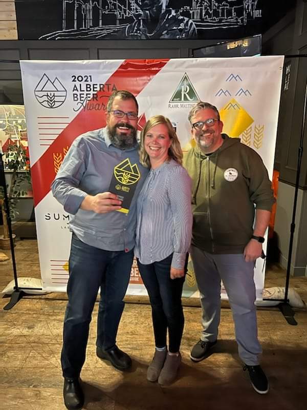 cilantro_chive's tweet photo. We did another thing.
4⃣🏆

Thank you, we're absolutely humbled for all of your support 🙏❤️ 

#RestaurantPubOfTheYear
#AlbertaBeerAwards2021
#HECKYEAH! 🙌 https://t.co/Tg4uUK0Mrg