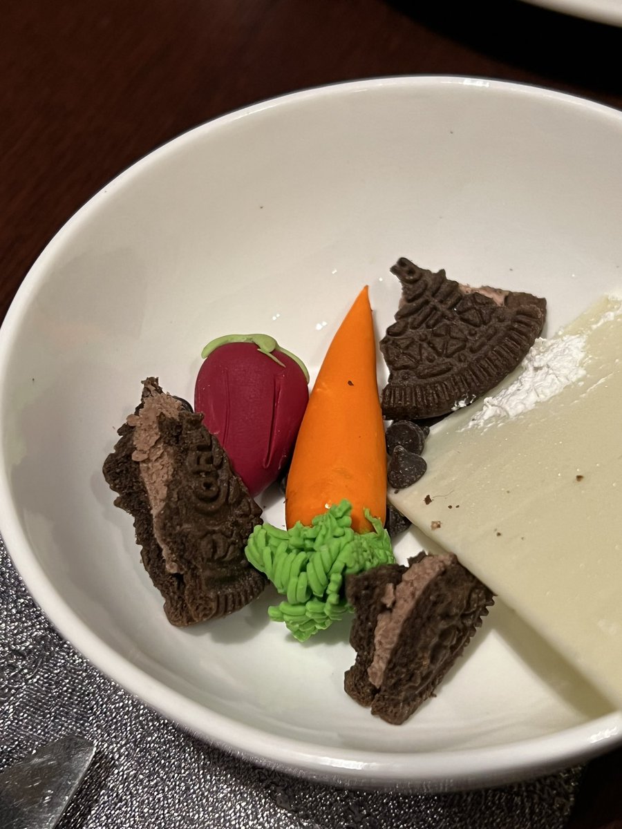 sidpatankar's tweet photo. Chef whites and hats - all edible and delicious. A lovely tribute by @JaipurMarriott to the people who feed us and make us so happy mostly all the time! I didn’t know it was #internationalchefsday until I saw this. Big shout out to every #chef out there! SVP #EQAdventure https://t.co/cvvj0XhINK