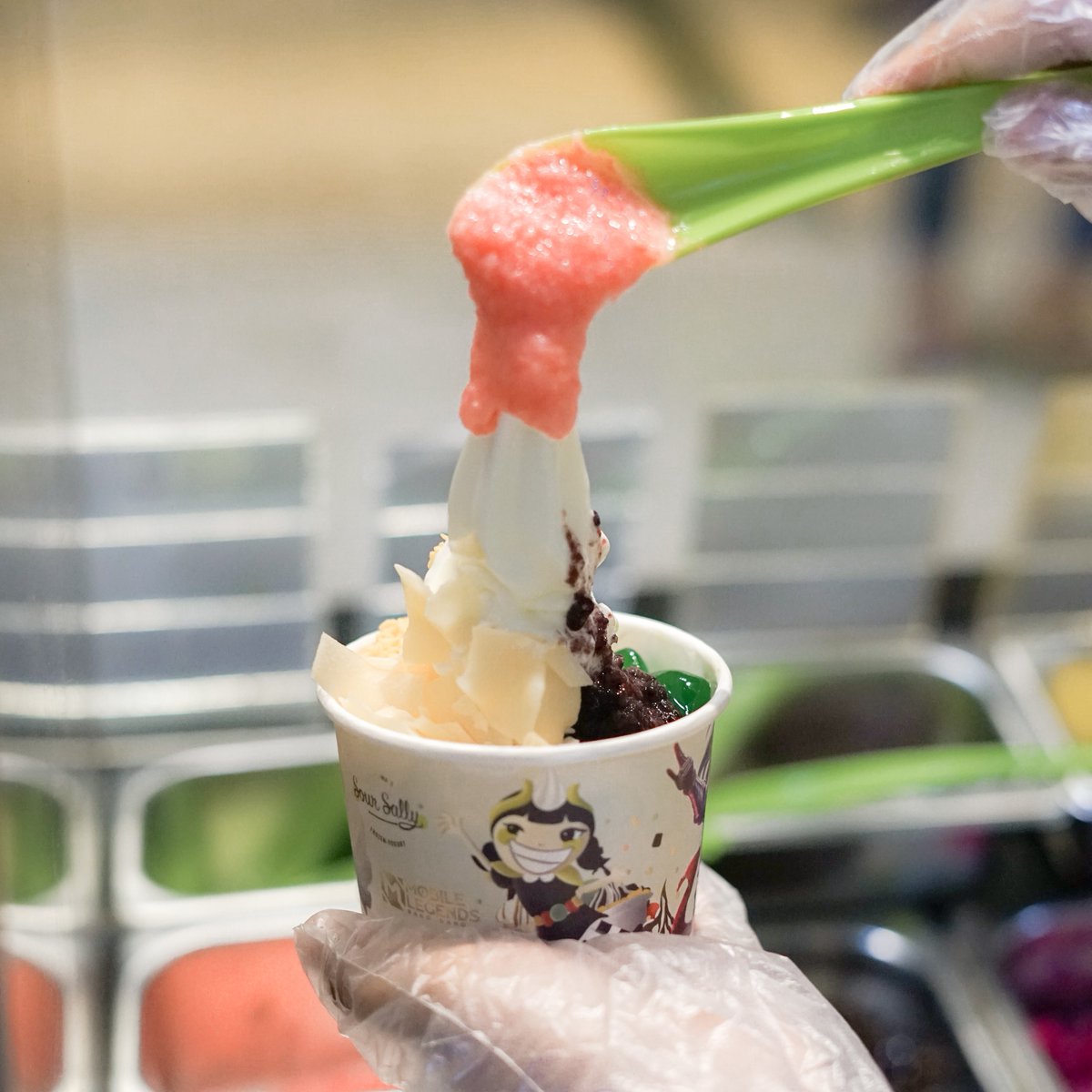 PondokIndahMall's tweet photo. Hi, Sally Lovers! Udah pada coba topping terbaru dari @soursallycoid belum? Ini salah satu topping yang legendaris banget, nih! Penasaran? Buruan cobain!

Ajak temen kamu ke Sour Sally PIM.
__
#Soursally #Allnewsoursally #Itsfitnotfat #SourSallyXMLBB https://t.co/b2ui9xyw49