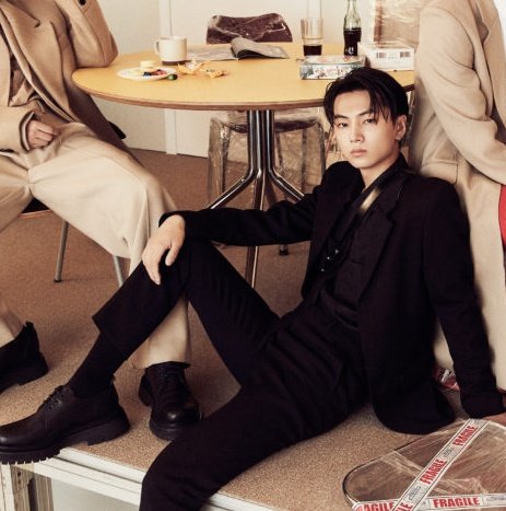 ENHYPENBrasil_'s tweet photo. 📝| Trecho da entrevista do Jay para a GQ:

GQ: Em uma pesquisa, Jay foi selecionado como o "ídolo com o nariz mais bonito da Terra".

J: Oh, eu vi. Minha mãe me enviou um artigo com uma mensagem: "Você sabe graças á quem é, certo?"

#ENHYPEN @ENHYPEN @ENHYPEN_members https://t.co/6LiMNlfRDY