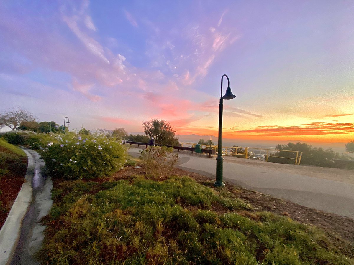 eyadstudio's tweet photo. Colorful Sunrise  @LongBeachCity  #ThisisLB  #California #BeachWithBenefits    @MeetinLongBeach https://t.co/zerPqrsiBs
