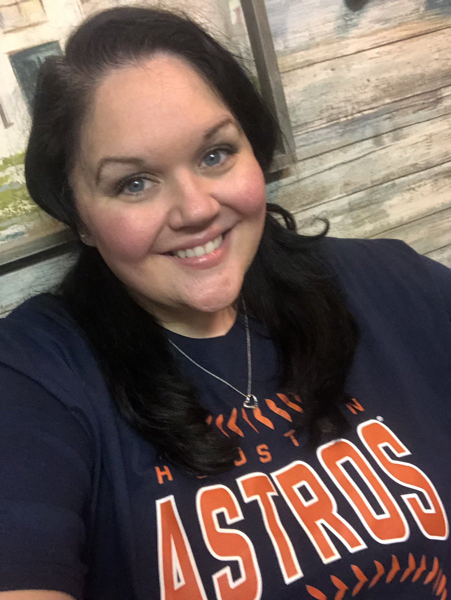 HeidiARBryant's tweet photo. Knock those Sox off! 🧡💙
#HOUvsBOS #orangeouthisd #HISD 
@HoustonISD @HISDSupe @WhoAreWe_SGA #GoStros 
@eztrev1 #teacherlife #sisterlove https://t.co/5cHUvqrLZz
