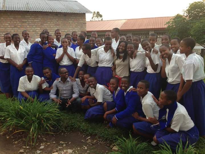 Kanyamupira's tweet photo. Mpora nshimishwa n'urugwiro  n'umunezero wabarangaga igihe cyose mwambonaga n'inama nabahaga mukazikurikiza.Warakoze Soeur Directrice #GSNL wemeye ko mba Papa w'abakobwa bacu.Warakoze Padiri #Albert wampereye abana ishuri bakiga bakarangiza kandi neza. Happy #AERG25 @AERGFAMILY https://t.co/Ne01hmWE5O