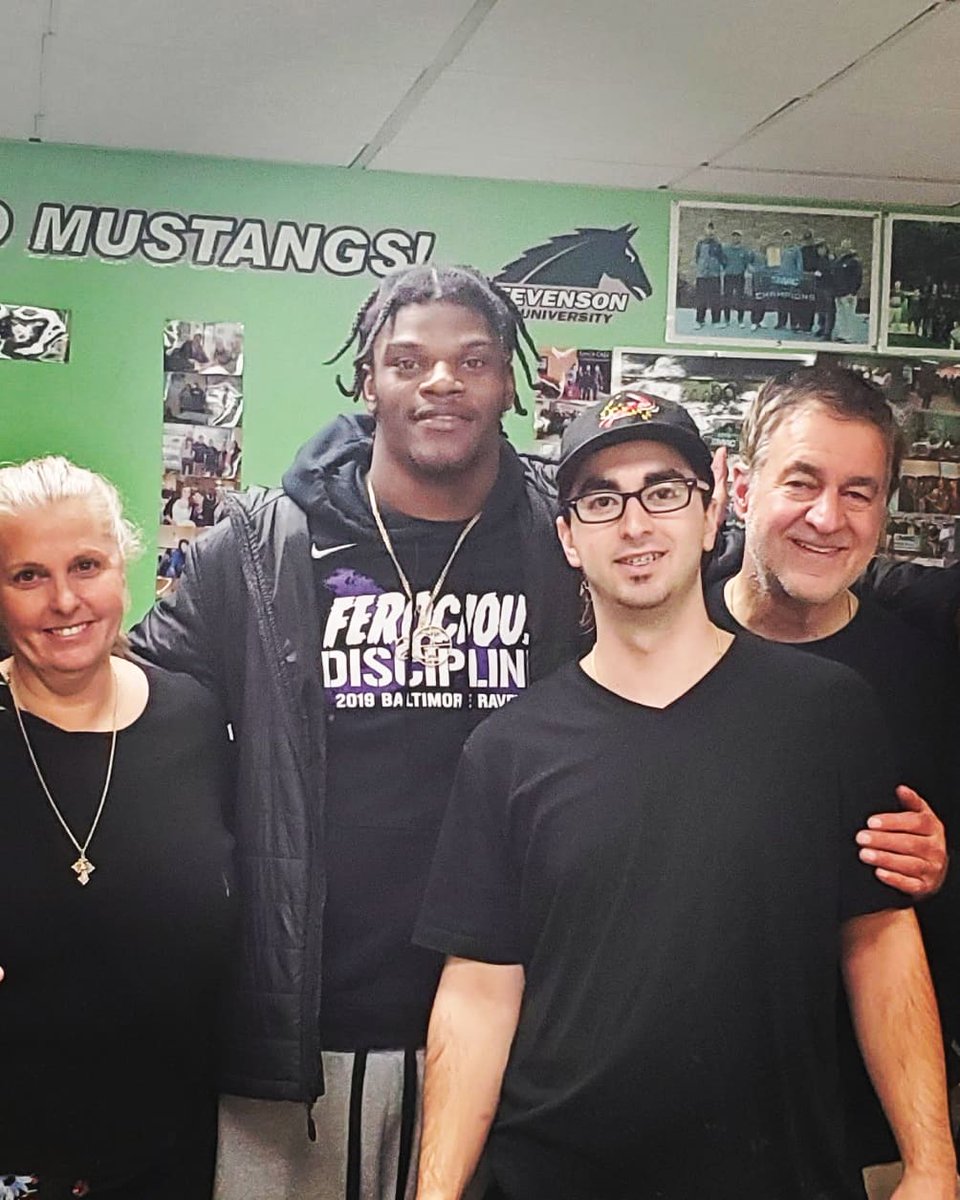 CafeTerris's tweet photo. Congratulations Lamar @new_era8 on your 🏈 jersey number 8️ being retired by the University of Louisville #ravens #ravensflock https://t.co/SNNtX7wLnc