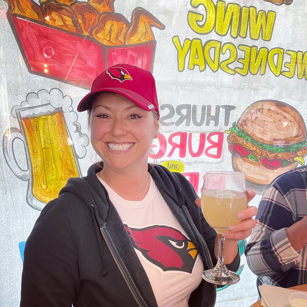 _LifeWithEric's tweet image. 🍗Wing Wednesdays call for #LifeWithEric and wings of course! Click the link to listen to all 22 episodes! bit.ly/3C3iGWm