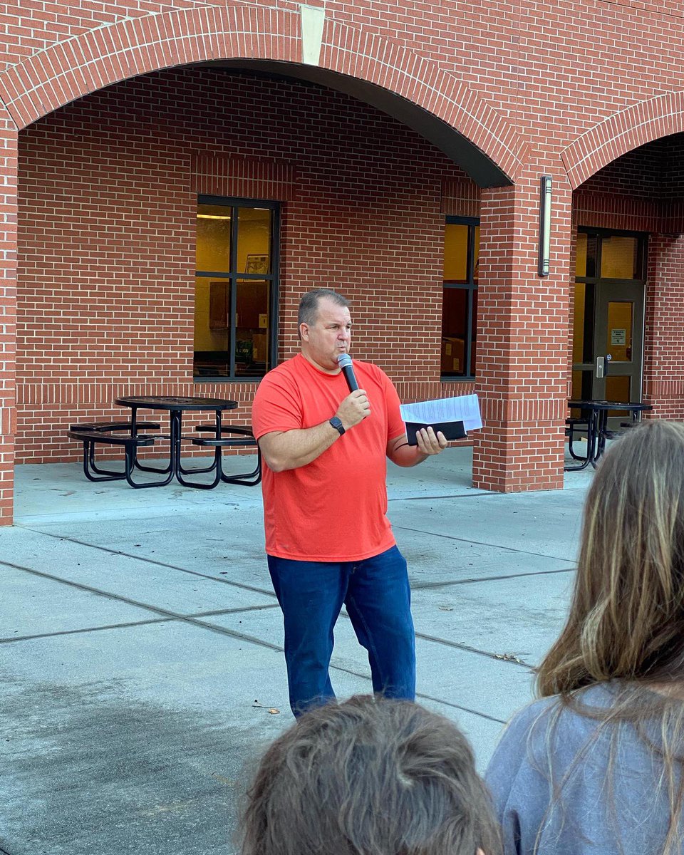 _CHS_FCA_'s tweet photo. Thank you @stevenjwaters for speaking at FCA before Gall Break. We enjoyed “Waffles and Waters!” https://t.co/lPCGiMA3LF