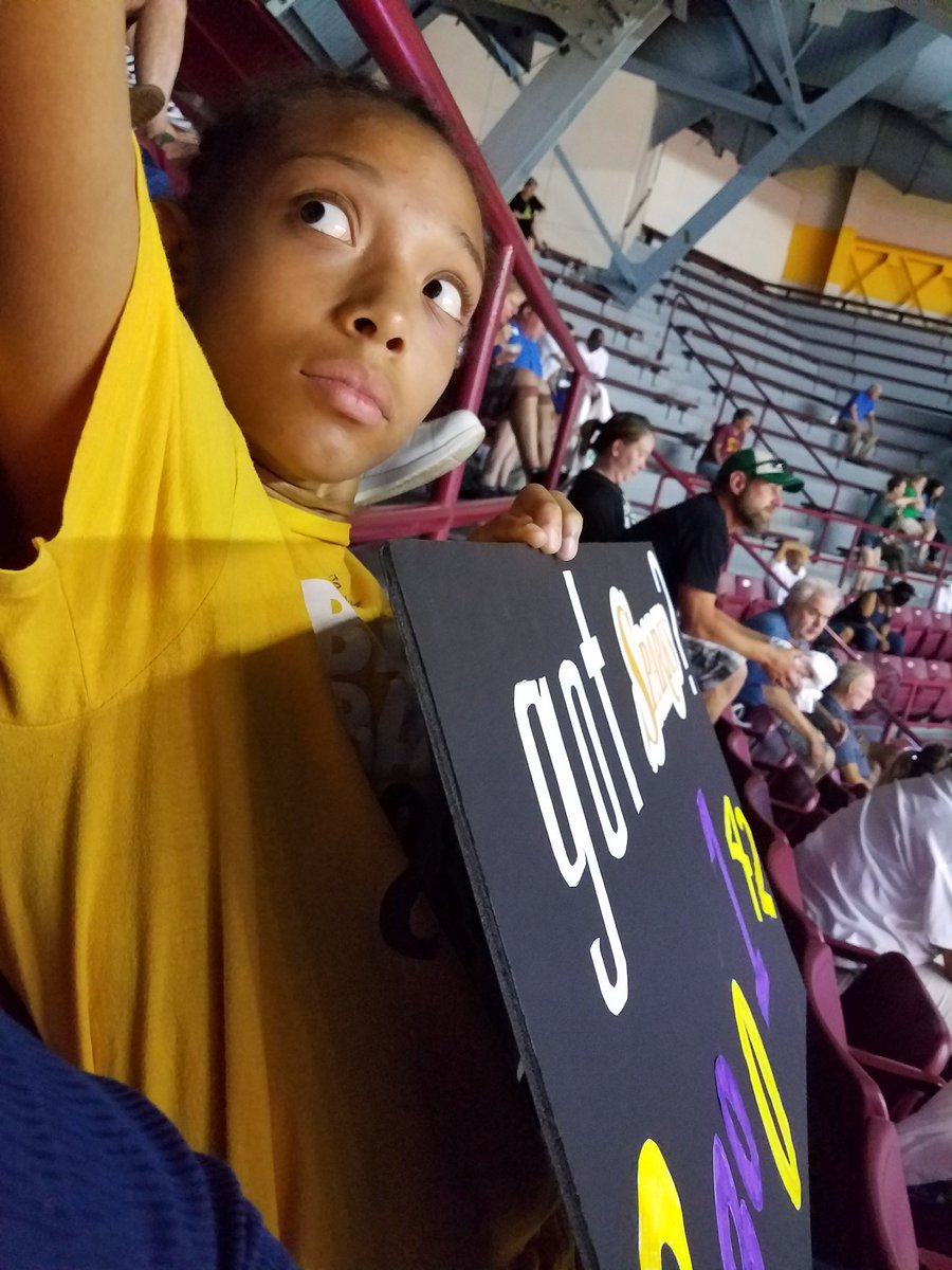 ndjakalenga's tweet photo. Mouth Peace: congrats my idol! @Candace_Parker @chicagosky #DreamInMyHead #HopeInMyHeart #IAmWarrior https://t.co/esPEWHIDta