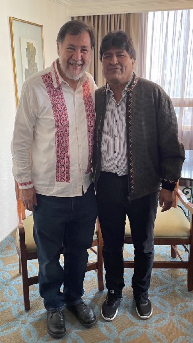 CPMChavos's tweet photo. Título para la foto. Solo respuestas correctas. 🤭 https://t.co/kVjfEuZWFc