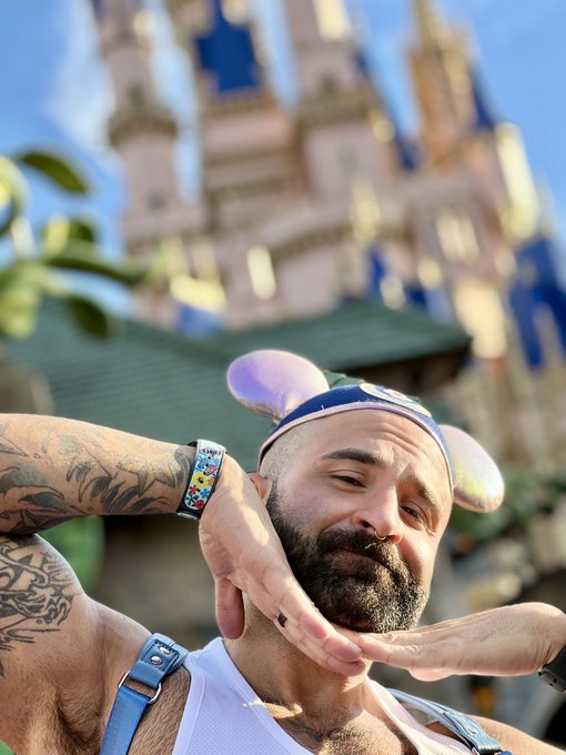 I’m home #DisneyWorld https://t.co/FyX4AiGreQ