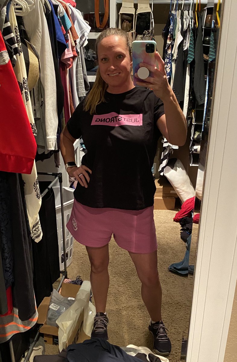 ImNotWeak's tweet photo. In October, we wear pink #BreastCancerAwarenessMonth #brandambassador #inoctoberwewearpink #pink #juststrong #juststrongclothing #myfitnessjourney #womenempoweringwomen https://t.co/T20yAcz307