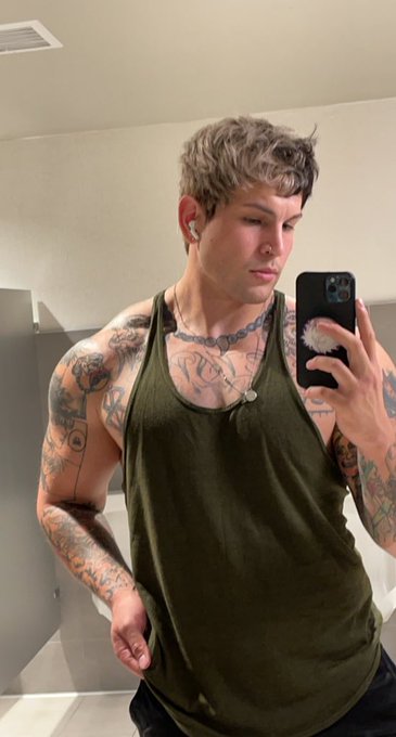 Front $ back https://t.co/QbUy8fUc8H